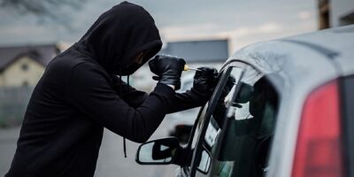 کمک به کارتن خواب ها با سرقت از خانه همسر سابق
