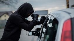 کمک به کارتن خواب ها با سرقت از خانه همسر سابق
