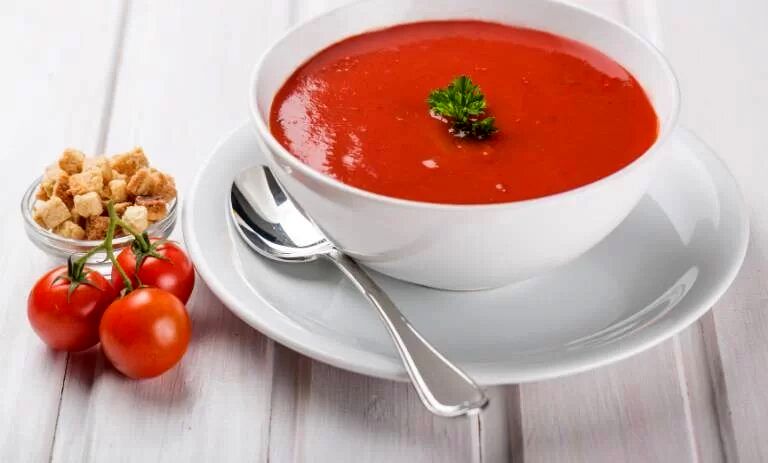 طرز تهیه سوپ گوجه فرنگی ایتالیایی یکی از ۱۰ سوپ برتر دنیا