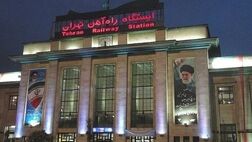 لوکوموتیو مانور مسافری در ایستگاه راه آهن تهران در آتش سوخت