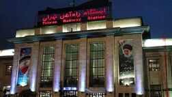لوکوموتیو مانور مسافری در ایستگاه راه آهن تهران در آتش سوخت