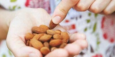
آیا شیر بادام جایگزین مناسبی برای شیر گاو است؟
