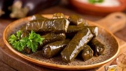 طرز تهیه دلمه برگ مو با چاشنی رب انار
