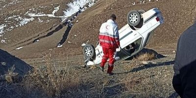 ورود کامیون به مغازه عینک سازی
