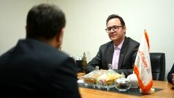 "جراحی" پس از ۹ سال صندلی ریاست لیزینگ سینا را به "نادری" تحویل داد
