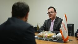 "جراحی" پس از ۹ سال صندلی ریاست لیزینگ سینا را به "نادری" تحویل داد