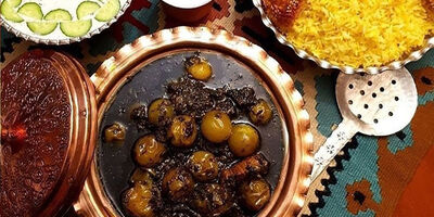 طرز تهیه خورش گوجه سبز با مرغ مجلسی شمالی+ همه مواد لازم
