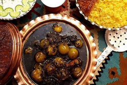 طرز تهیه خورش گوجه سبز با مرغ مجلسی شمالی+ همه مواد لازم
