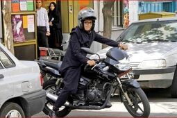 مشکل صدور «گواهینامه موتورسواری زنان» حل شد
