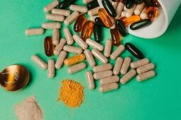 داروخانه، تنها محل عرضه مکمل/ وضعیت خوب تولید مکمل‌ها در کشور
