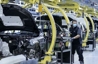 بسته حمایتی از خودروسازان در حال تدوین است