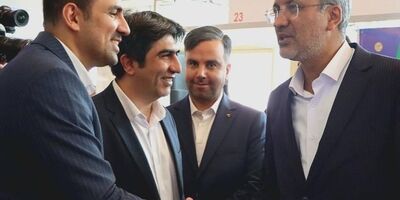 بازدید رئیس‌کل بیمه مرکزی جمهوری اسلامی از غرفه بیمه دی در همایش "بیمه و توسعه"
