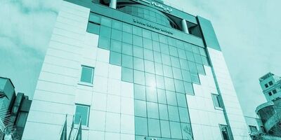 پیگیری مستمر تعهدات و ارائه خدمات در بیمه سینا
