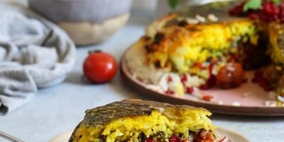 طرز تهیه ته چین آلو اسفناج با مرغ و گوشت در فر و قابلمه
