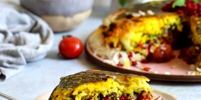 طرز تهیه ته چین آلو اسفناج با مرغ و گوشت در فر و قابلمه
