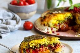 طرز تهیه ته چین آلو اسفناج با مرغ و گوشت در فر و قابلمه
