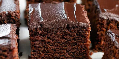 طرز تهیه کیک دیوانه شکلاتی؛ بدون شیر و تخم مرغ
