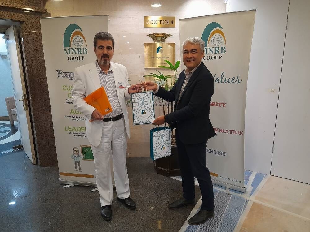 دیدار رئیس پژوهشکده بیمه با رئیس بخش تکافل اتکایی شرکت بیمه اتکایی مالزی برهاد
