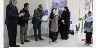 اهدای جوایز برندگان زنگ بیمه از سوی بیمه ملت به دانش‌آموزان