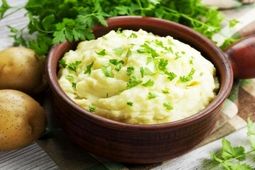 طرز تهیه پوره سیب زمینی با تمام راز و رمزهای خوشمزگی آن
