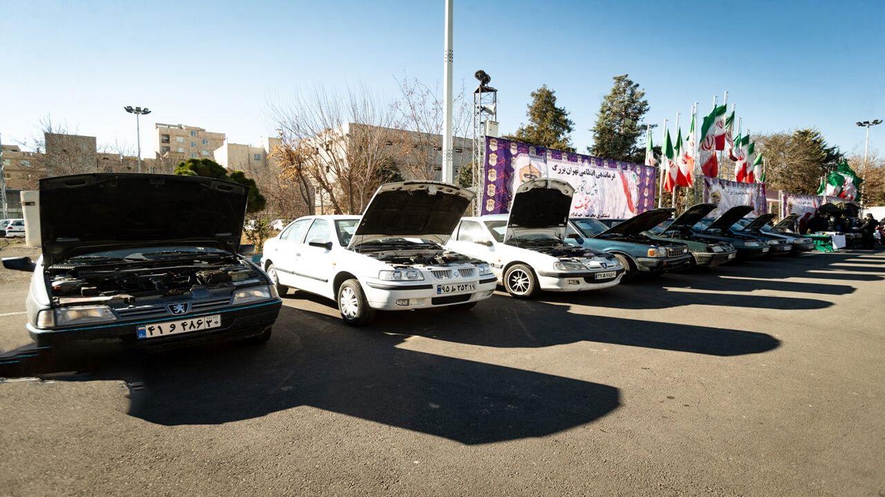 سرقت از خودروها در محوطه ورزشگاه آزادی تهران
