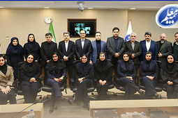 تقدیر از نمایندگان برتر جشنواره فروش بیمه معلم
