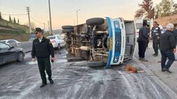 ۲۱ مصدوم در پی واژگونی مینی‌بوس در نکا
