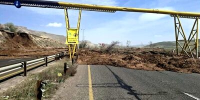 ریزش ترانشه جاده اصلی اردبیل - نیر را مسدود کرد
