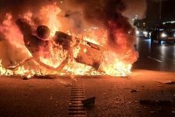 واژگونی و آتش‌سوزی مرگبار خودروی ۲۰۶ در بزرگراه تهران ـ قم
