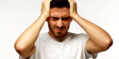 چه چیزی باعث میگرن می‌شود؟