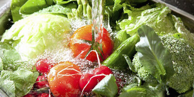 چگونه با روش‌های طبیعی به سم‌زدایی بدن کمک کنیم؟
