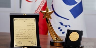تندیس مشتری مداری در اجلاس مدیریت توسعه کسب‌وکار به بیمه سرمد رسید