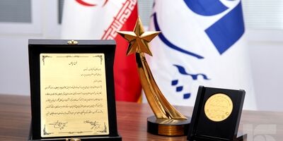 تندیس مشتری مداری در اجلاس مدیریت توسعه کسب‌وکار به بیمه سرمد رسید