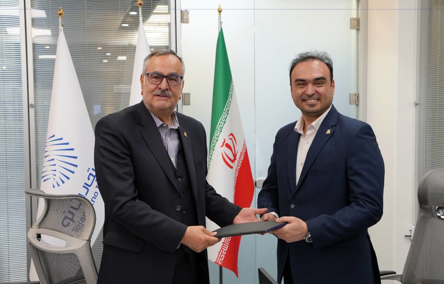 در یازدهمین سالگرد تأسیس بیمه تجارت‌نو از بیمه‌نامه «زندگی‌نو» رونمایی شد
