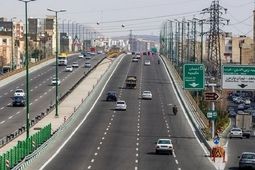 در اکثر معابر و بزرگراه‌های پایتخت ترافیک عادی و روان است
