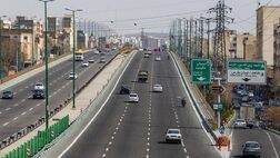 در اکثر معابر و بزرگراه‌های پایتخت ترافیک عادی و روان است
