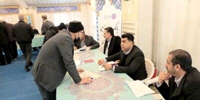 برپایی میز خدمت بانک ایران زمین در نماز جمعه تهران

