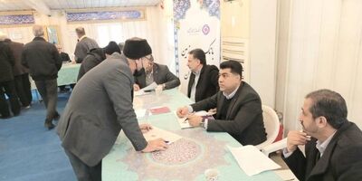 برپایی میز خدمت بانک ایران زمین در نماز جمعه تهران
