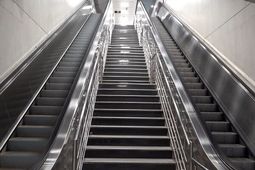 نوسازی ۱۵ پله‌برقی در خط ۴ متروی تهران
