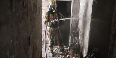 آتش‌سوزی یک ساختمان مسکونی ۶ طبقه در خیابان ولیعصر تهران
