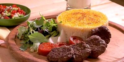 طرز تهیه کته سماقی با کباب تابه ای مخصوص