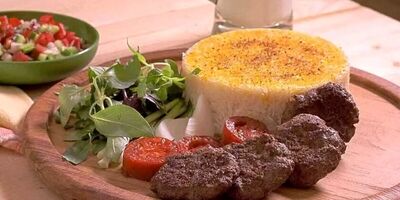 طرز تهیه کته سماقی با کباب تابه ای مخصوص