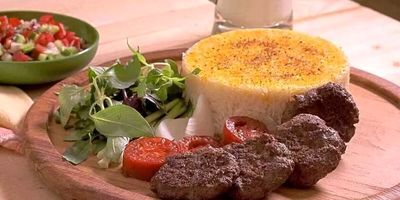 کباب تابه ای مرغ با سس آلبالو