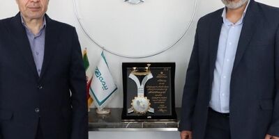 بیمه دی، گواهینامه‌ی ملی رعایت حقوق مصرف‌کنندگان را دریافت کرد
