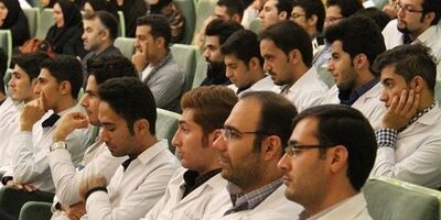 دانشجویان دستیار پزشکی و دکتری تخصصی علوم پزشکی بیمه سلامت می‌شوند
