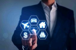 حرکت آرام و دقیق بازیکن نه چندان بزرگ در مستطیل سبز صنعت بیمه 