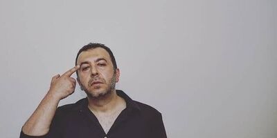 قیمت ۵ بلیت تئاتر ما به اندازه یک همبرگر است