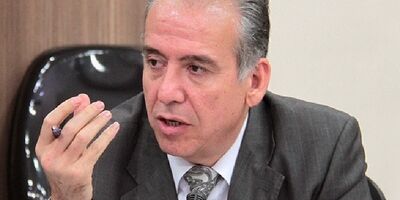 نرخ دلار را دولت تعیین‌ می‌کند؛ نه بازار