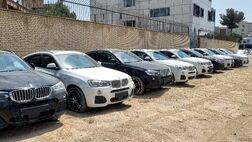 کشف ۱۴ خودروی BMW قاچاق در یک ساختمان مسکونی