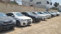 کشف ۱۴ خودروی BMW قاچاق در یک ساختمان مسکونی
